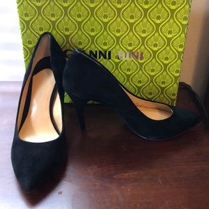 Gianni Bini back suede pump